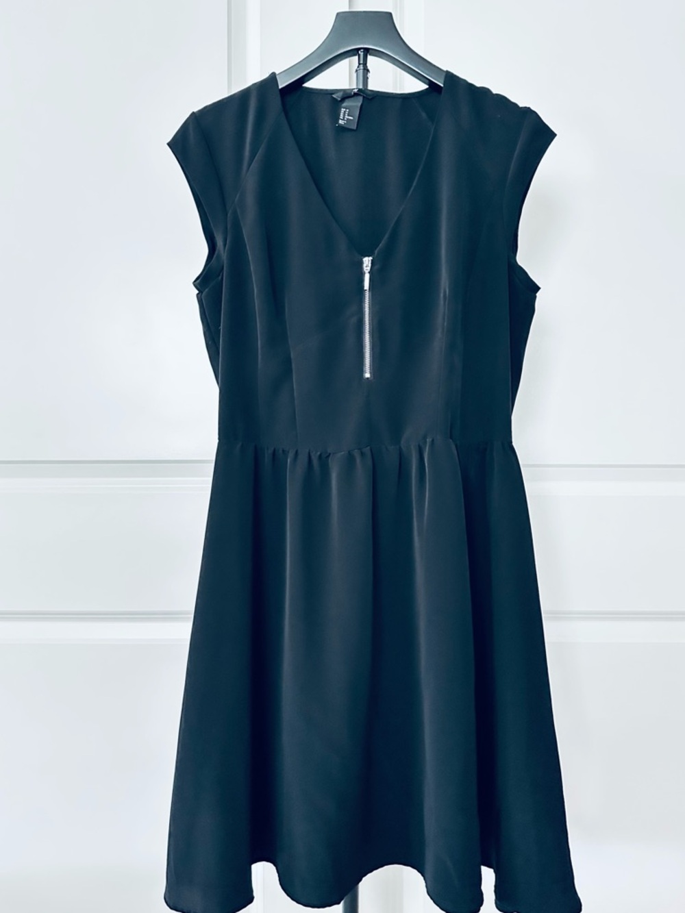 Women’s H&M Cap Sleeve Black V-Neck Midi Dress Size 14 Regular